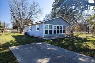 1012 Buerger Ln in Seguin, TX - Building Photo - Building Photo