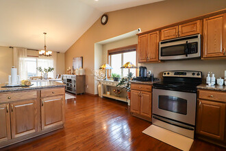 2204 Rolling Green Ln in North Mankato, MN - Building Photo - Building Photo