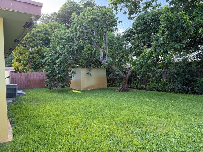 5839 NW 16th St in Sunrise, FL - Building Photo - Building Photo