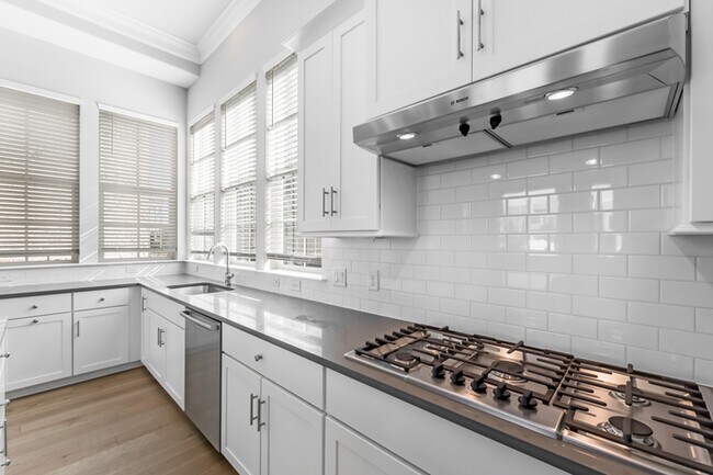 633 Dalton Ln in Irving, TX - Building Photo - Building Photo