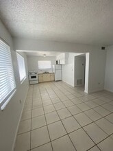 1545 NW 8th Ave & 1600 NW 7th Ct. in Miami, FL - Building Photo - Interior Photo