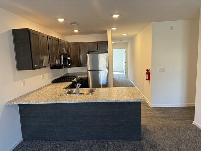 2 Ventura Dr in East Hanover, NJ - Building Photo - Building Photo