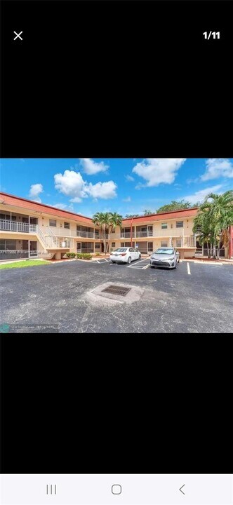 2041 NW 81st Ave in Pembroke Pines, FL - Building Photo