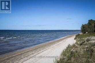 11 Twin Pines Dr in Wasaga Beach, ON - Building Photo - Building Photo