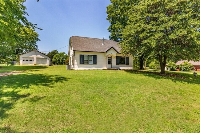 1403 N 1st St in Harrah, OK - Building Photo - Building Photo