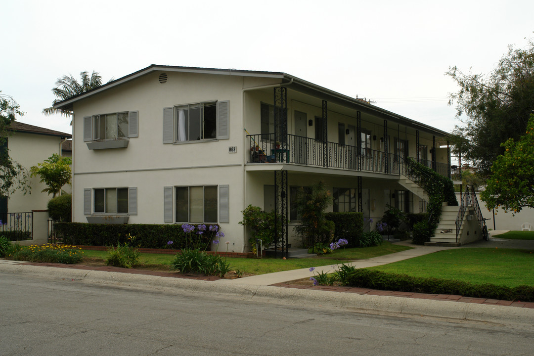 110 W Calle Crespis in Santa Barbara, CA - Foto de edificio