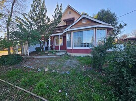 520 Margot Ln in Lakeport, CA - Building Photo