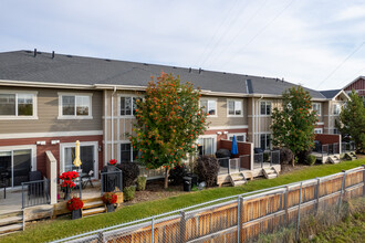40 West Coach Mano SW in Calgary, AB - Building Photo - Building Photo