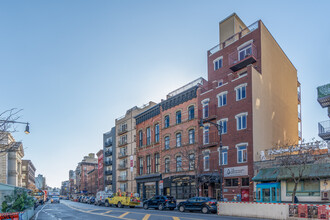 154 Broadway in Brooklyn, NY - Foto de edificio - Building Photo