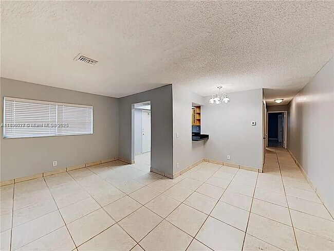 1001 SW 80th Ave in North Lauderdale, FL - Building Photo - Building Photo