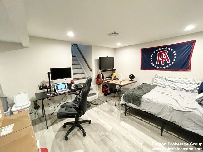 32 Sumner St, Unit #1 in Boston, MA - Building Photo - Building Photo