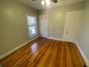 42 Charlton St in Oxford, MA - Building Photo - Building Photo