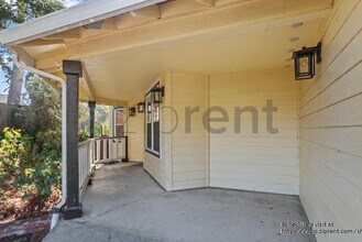 920 Belmont Way in Pinole, CA - Building Photo - Building Photo