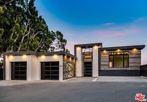 8401 Wyndham Rd in Los Angeles, CA - Building Photo