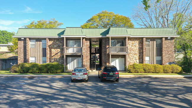 Jana Lee in Hueytown, AL - Foto de edificio - Building Photo