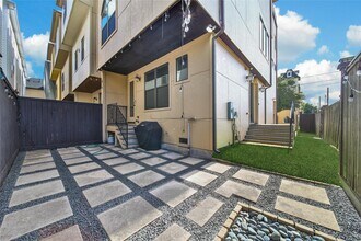 2301 Couch St in Houston, TX - Building Photo - Building Photo
