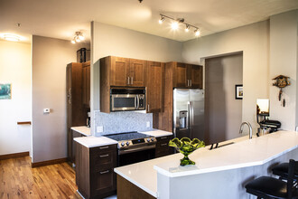 3249 W Fairview Pl, Unit 110 in Denver, CO - Building Photo - Building Photo