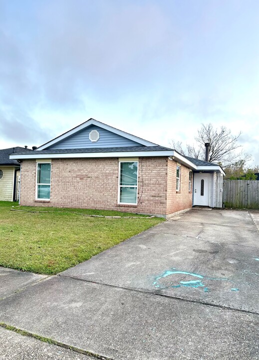 2553 Jeanne St in Marrero, LA - Building Photo