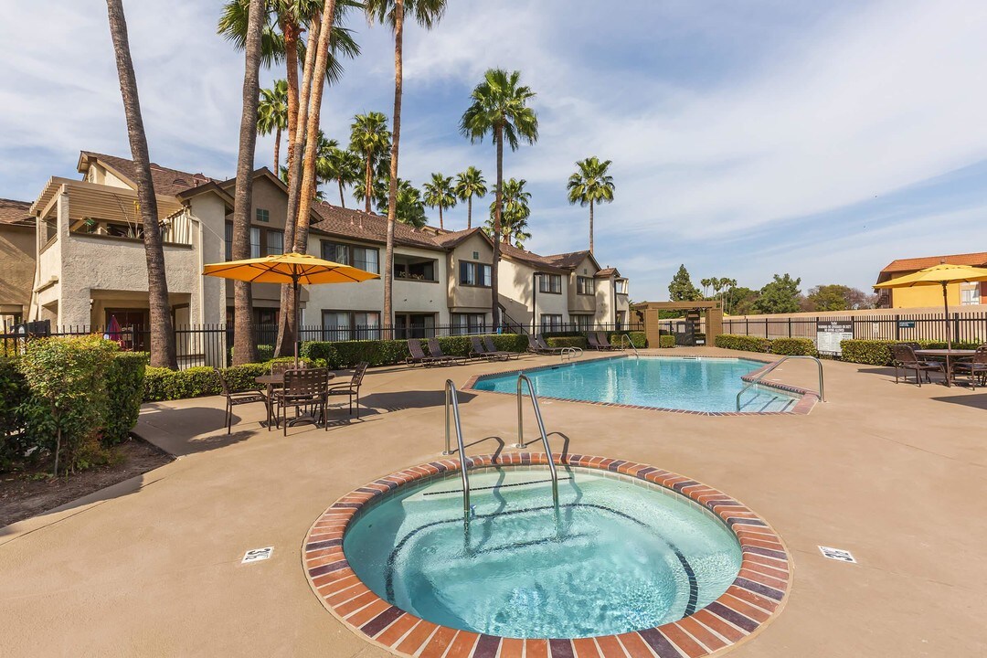 Sage Park Senior Apartment Homes in Anaheim, CA - Foto de edificio