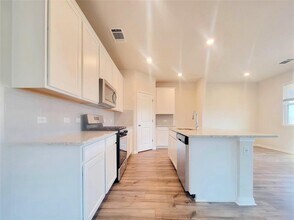 120 Longmount Cv in Liberty Hill, TX - Building Photo - Building Photo