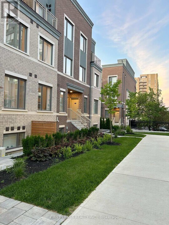 15 William Jackson Wy in Toronto, ON - Building Photo