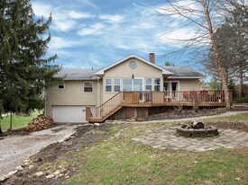 9244 Johnstown Utica Rd in Johnstown, OH - Building Photo