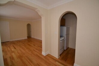 429 W Roscoe St, Unit J03W in Chicago, IL - Foto de edificio - Building Photo