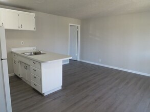 337 N Merrill Ave in Willows, CA - Building Photo - Building Photo