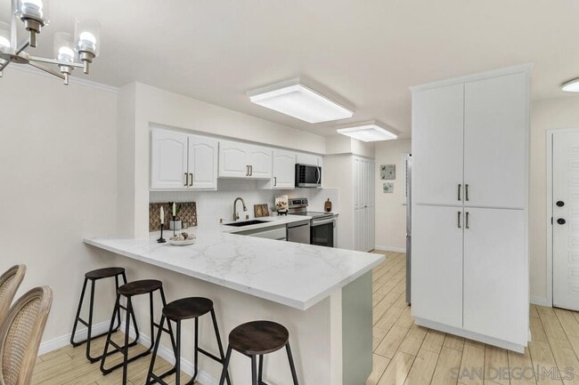 2600 Torrey Pines Rd in San Diego, CA - Building Photo - Building Photo
