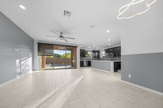 713 Foreign Reef Wy in Las Vegas, NV - Foto de edificio - Building Photo