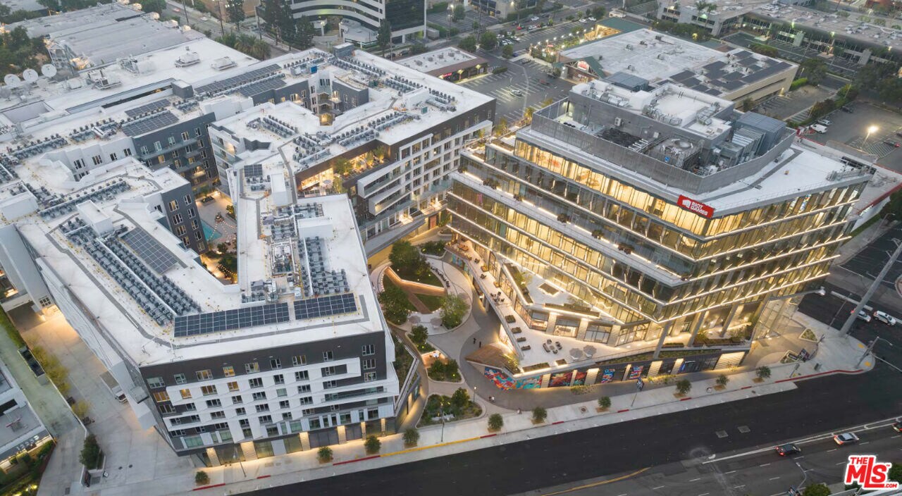 12121 W Olympic Blvd in Los Angeles, CA - Building Photo
