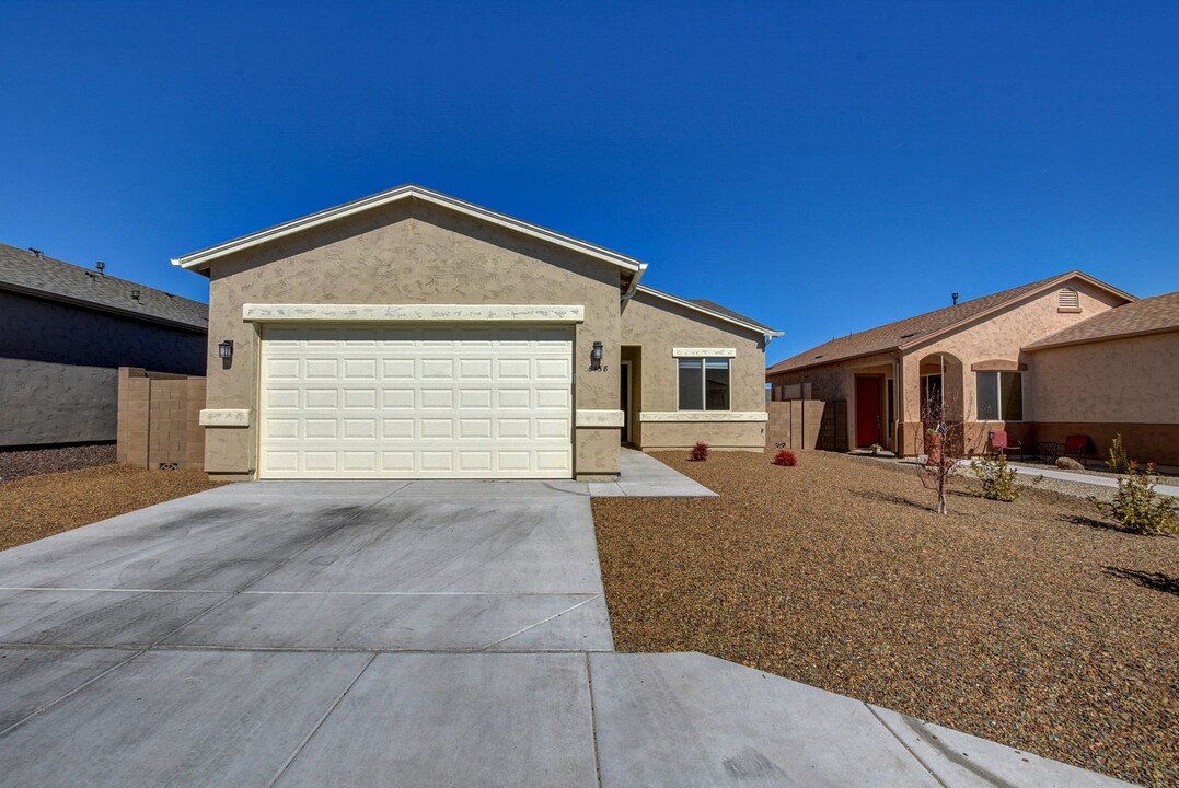 6158 Livingston Loop in Prescott Valley, AZ - Building Photo