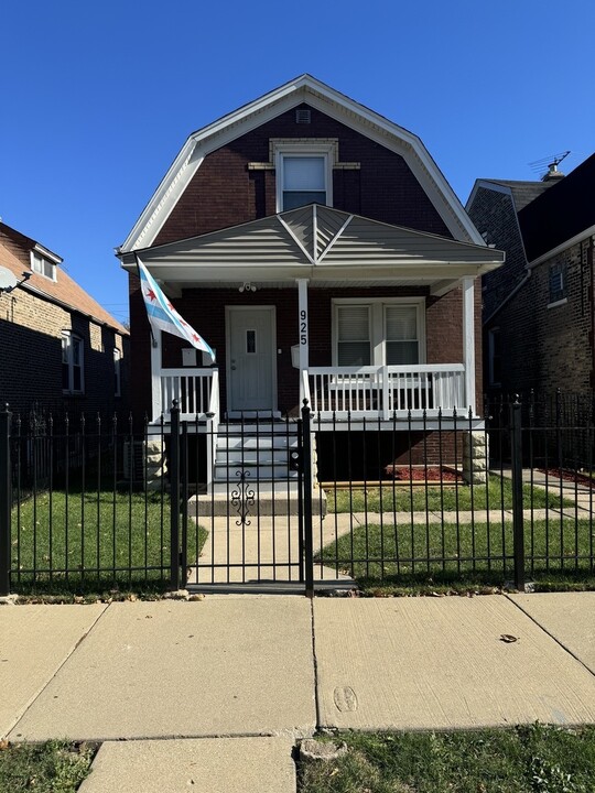 925 N Keeler Ave in Chicago, IL - Foto de edificio