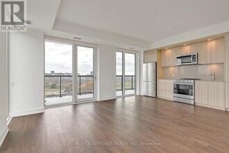 30 Inn On The Pk Dr in Toronto, ON - Building Photo - Building Photo