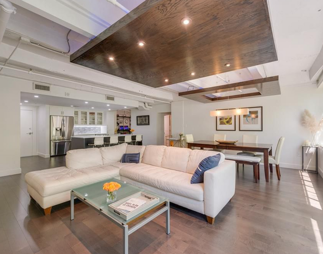 329 E Colorado Blvd in Dallas, TX - Building Photo - Building Photo