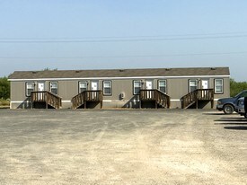 Carrizo Housing Facility in Carrizo Springs, TX - Building Photo