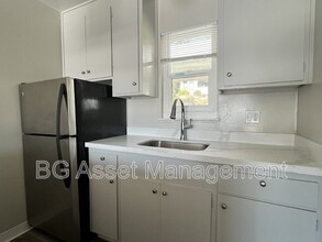 944 Fletcher Ln in Hayward, CA - Building Photo - Building Photo