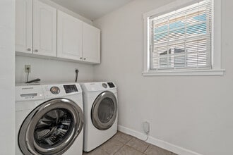 39542 Friends Ave in Zephyrhills, FL - Building Photo - Building Photo