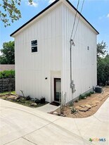 1200 Willow Dr in Canyon Lake, TX - Building Photo