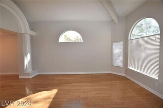 2111 Fountain Springs Dr in Henderson, NV - Building Photo - Building Photo
