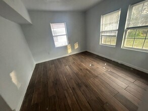 1602 Wambolt St in Jacksonville, FL - Foto de edificio - Building Photo
