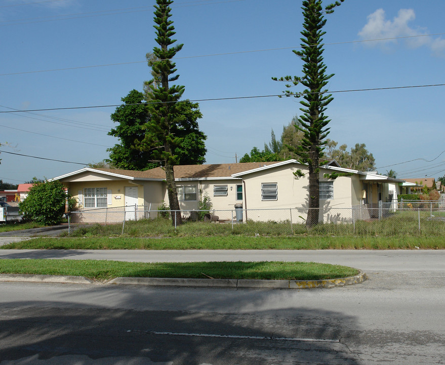 6400 NW 20th Ct in Fort Lauderdale, FL - Foto de edificio