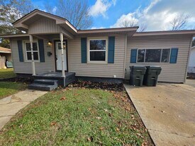 1626 Davis St in Conway, AR - Building Photo