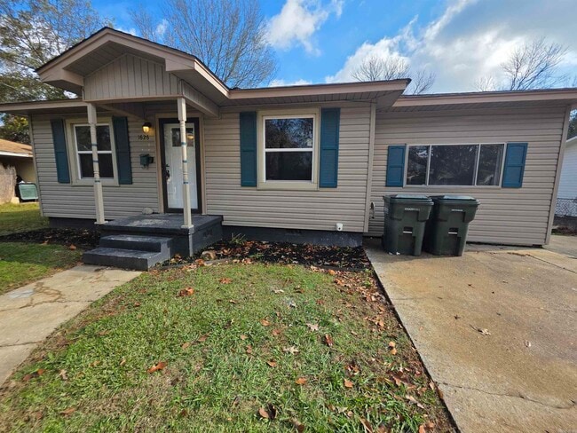 property at 1626 Davis St