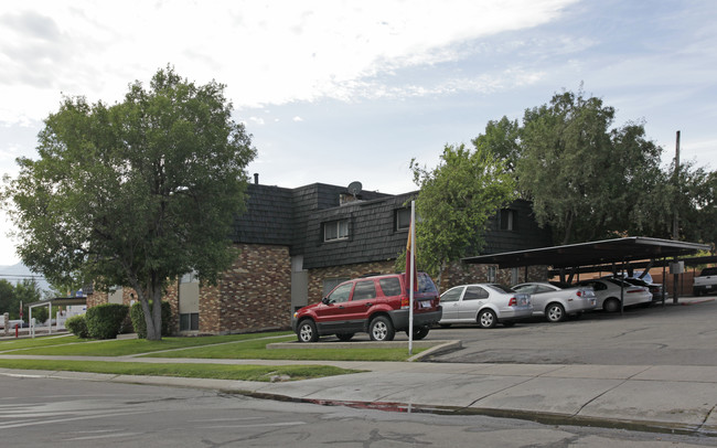 Casa Linda Apartments in Taylorsville, UT - Building Photo - Building Photo