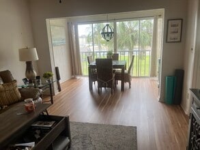 1014 Manatee Rd, Unit 203 in Naples, FL - Foto de edificio - Building Photo