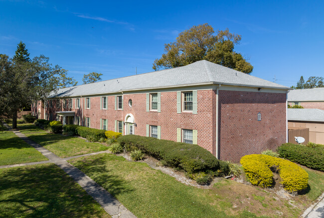 Lake Howell Arms in Casselberry, FL - Building Photo - Building Photo