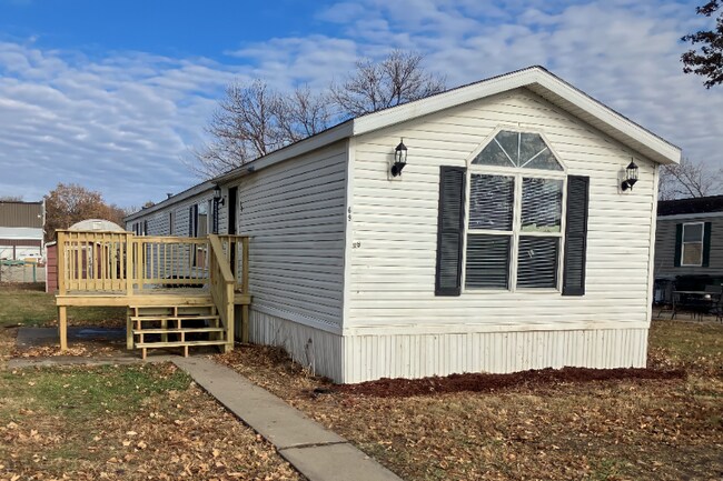 69 Village Ct in Mediapolis, IA - Building Photo - Building Photo