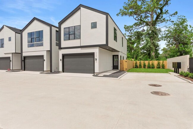 6139 W Forest Dr in Houston, TX - Building Photo - Building Photo