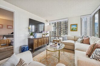 2 E Erie St in Chicago, IL - Building Photo - Building Photo